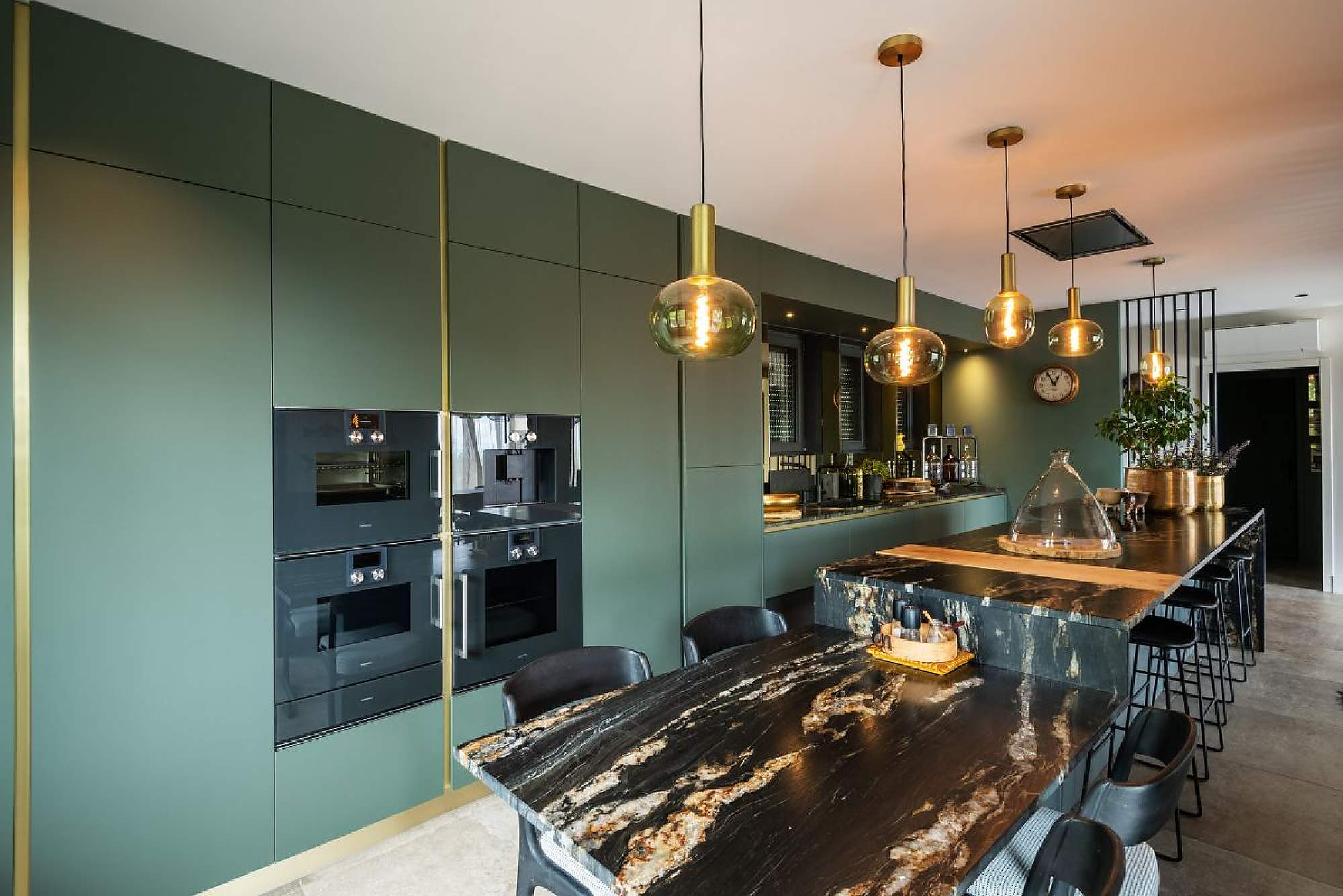 Cocinas verdes: calma y frescura a través de tus muebles