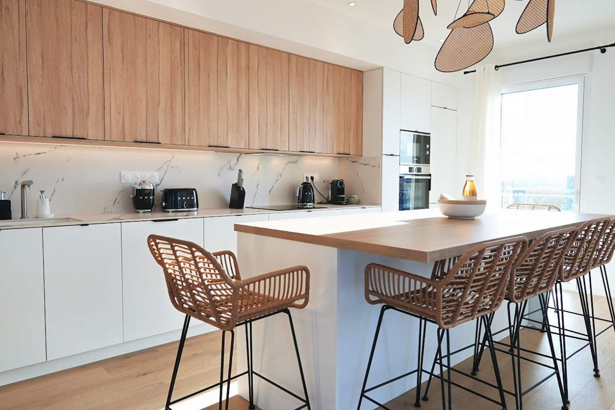 Trucos para dar calidez a tu cocina blanca