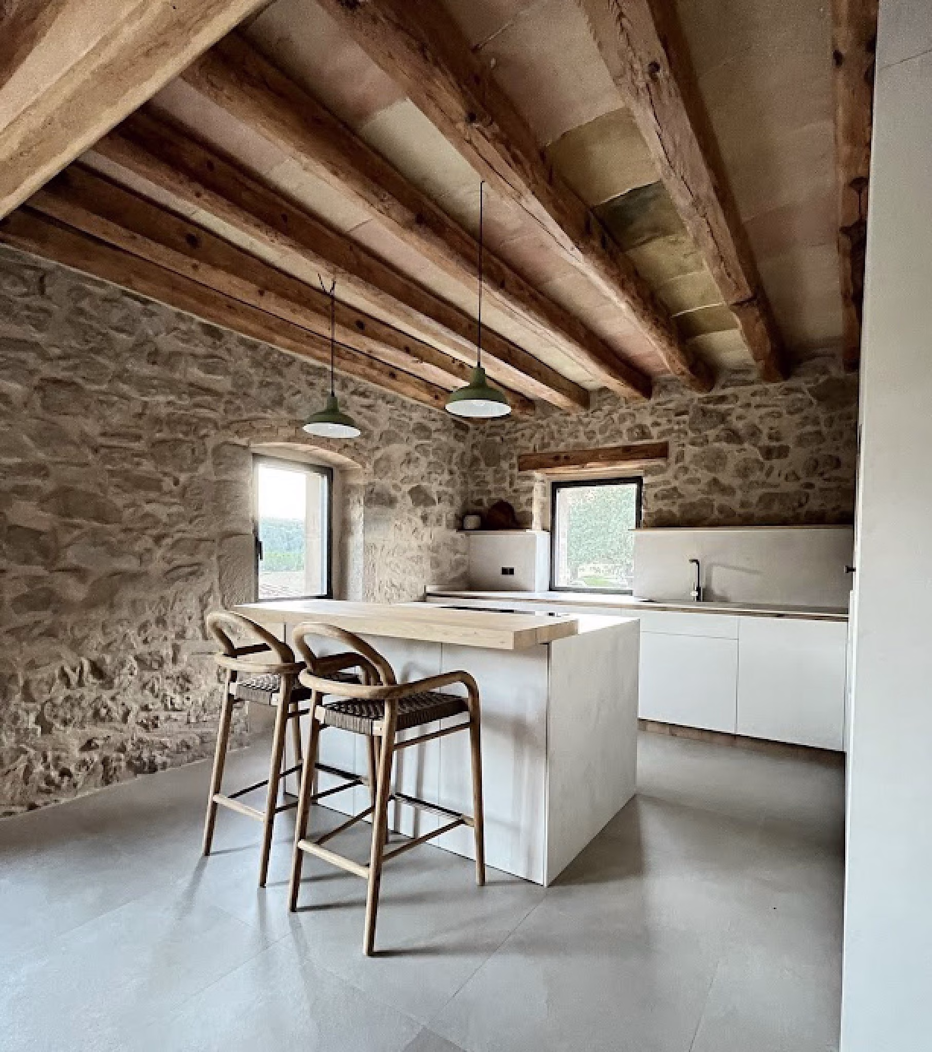 230822_tres_cocinas_con_isla_que_te_van_a_encantar_1.-pim2-2000_q