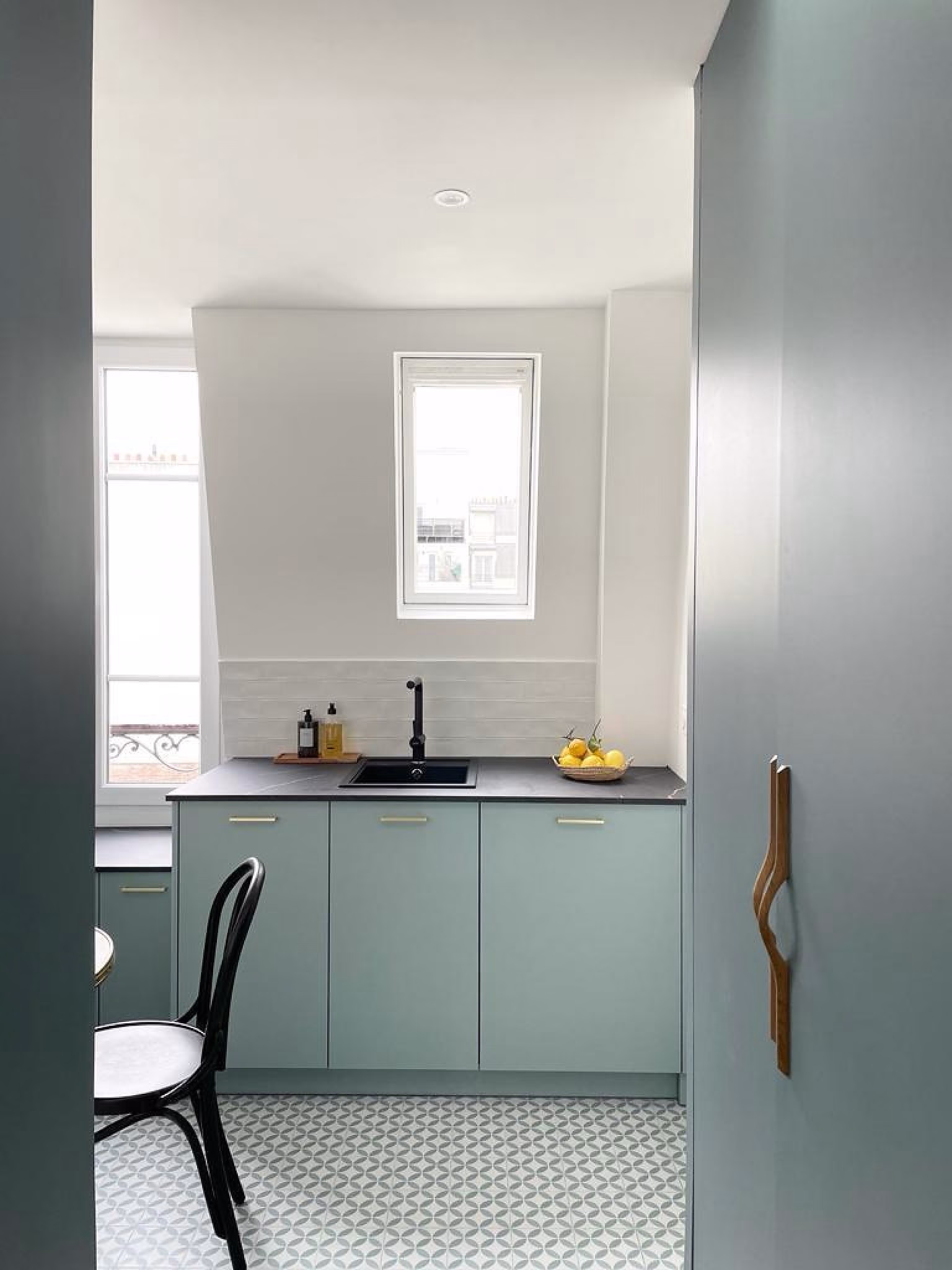 abp_partner_-_cocina_verde_con_el_respresentante_nfsagent_y_la_decoradora_alexandra_roman_3.-pim2-2000_q