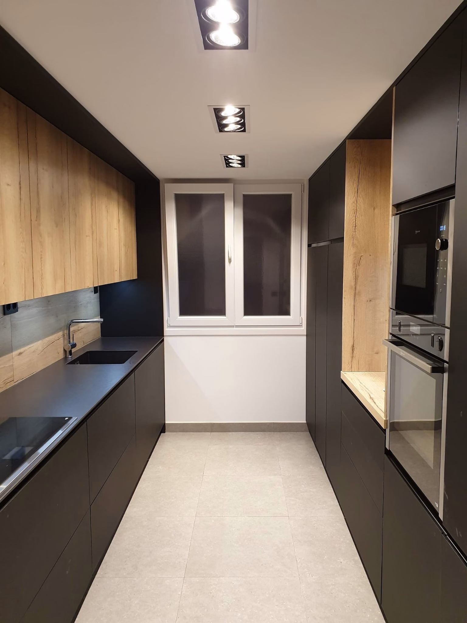 antares_-_cocina_negra_y_madera_2.-pim2-2000_q