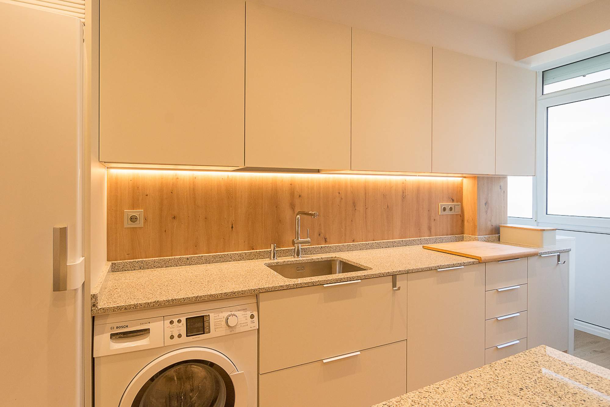 ¿Electrodomésticos blancos o inox para una cocina blanca?