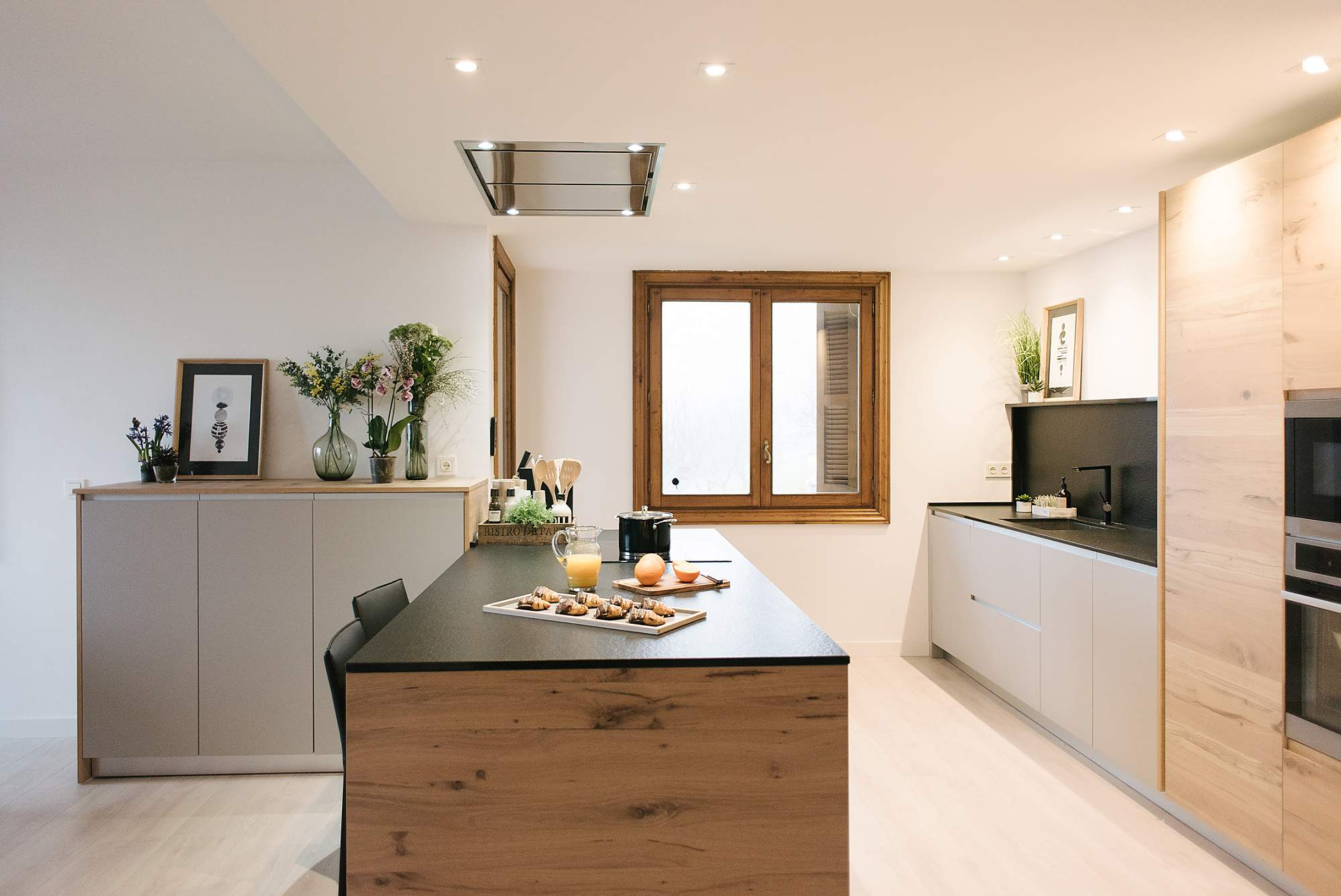 Muebles de cocina en dos tonos: combinaciones que funcionan