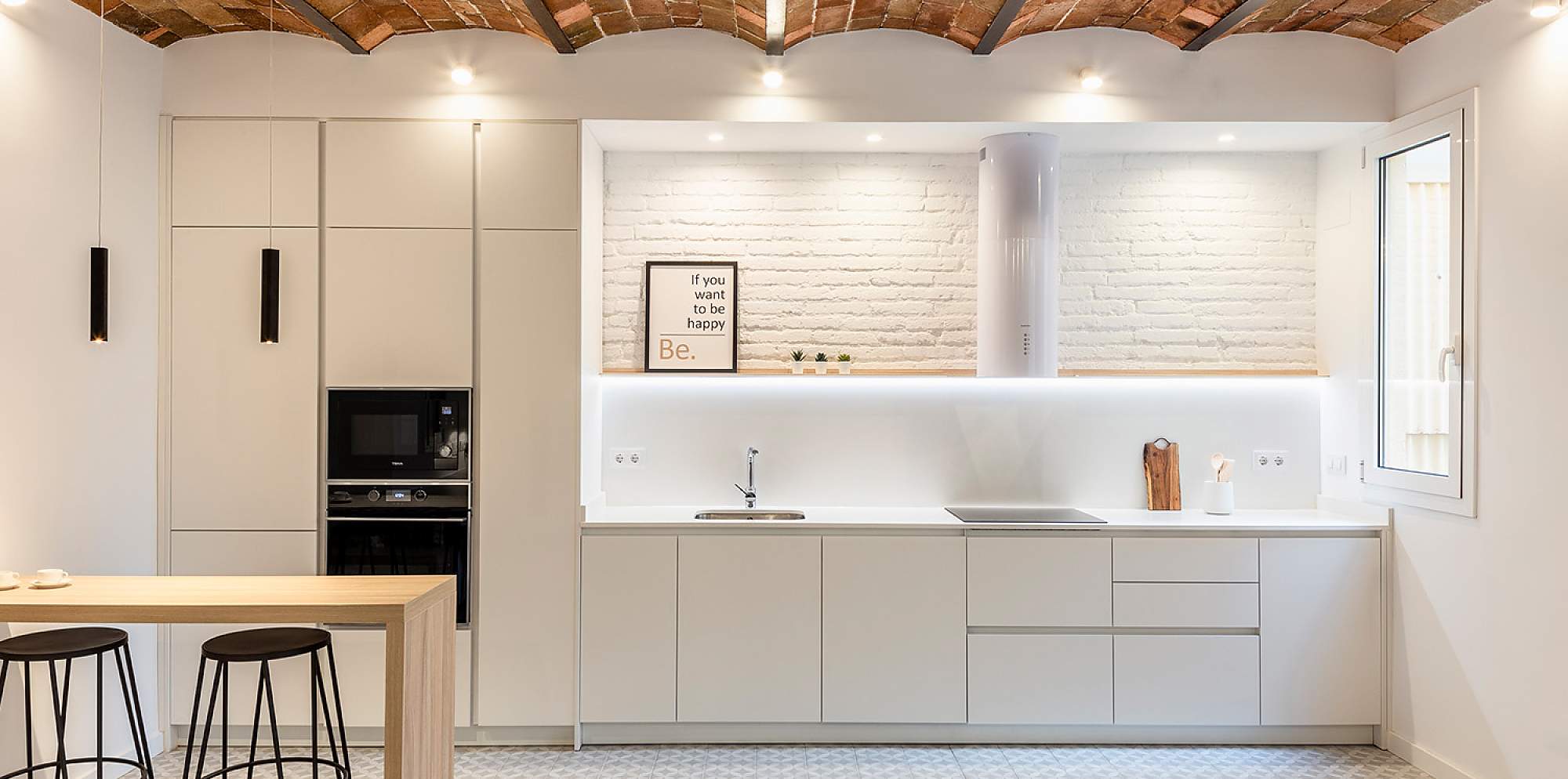 Cocina blanca lineal acabado laminado