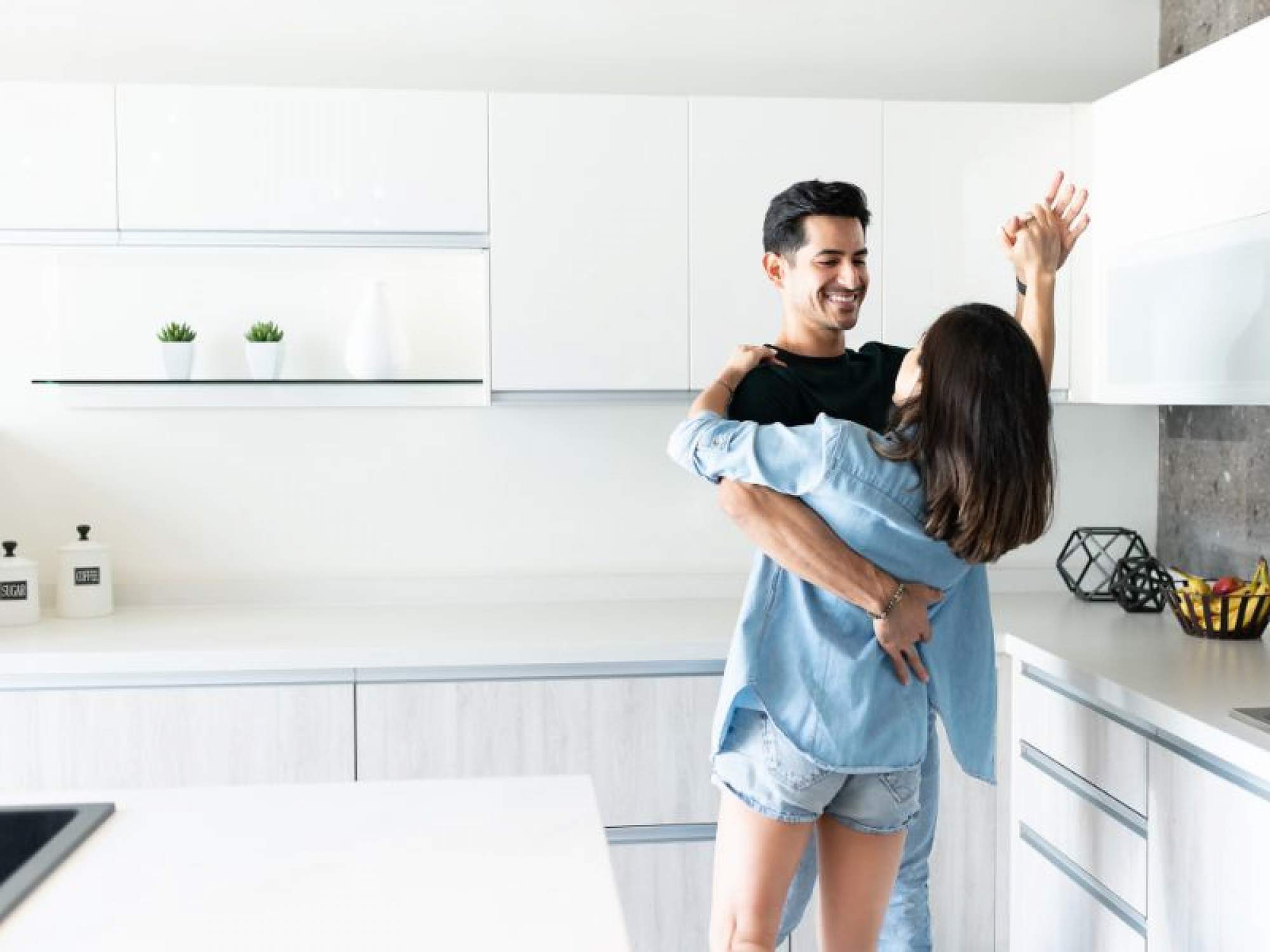 ¿Cómo renovar tu cocina sin quitar los azulejos? Mejores soluciones