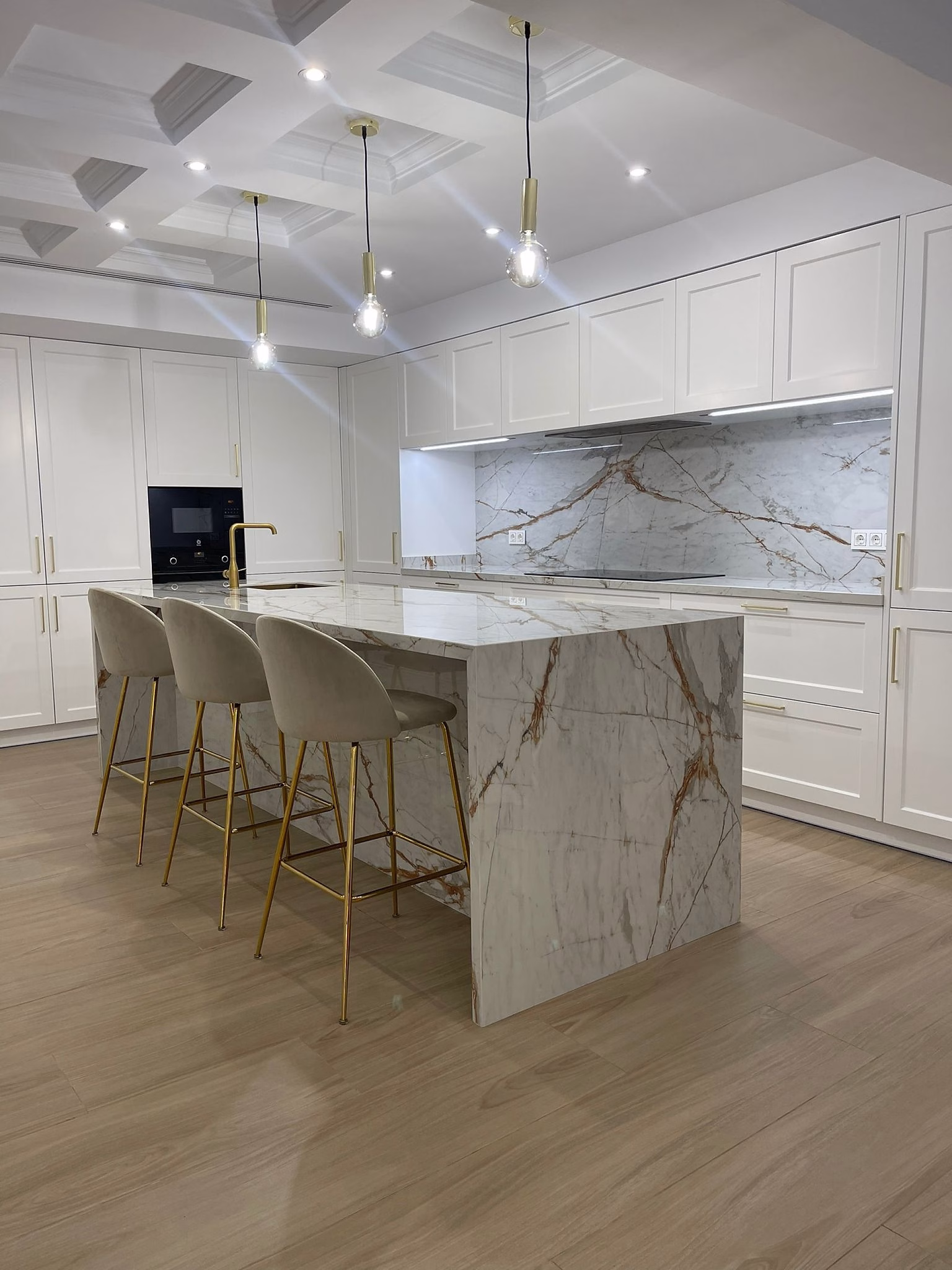 hm_carpinteros_-_cocina_blanca_y_madera_con_marmol_2.-pim2-2000_q