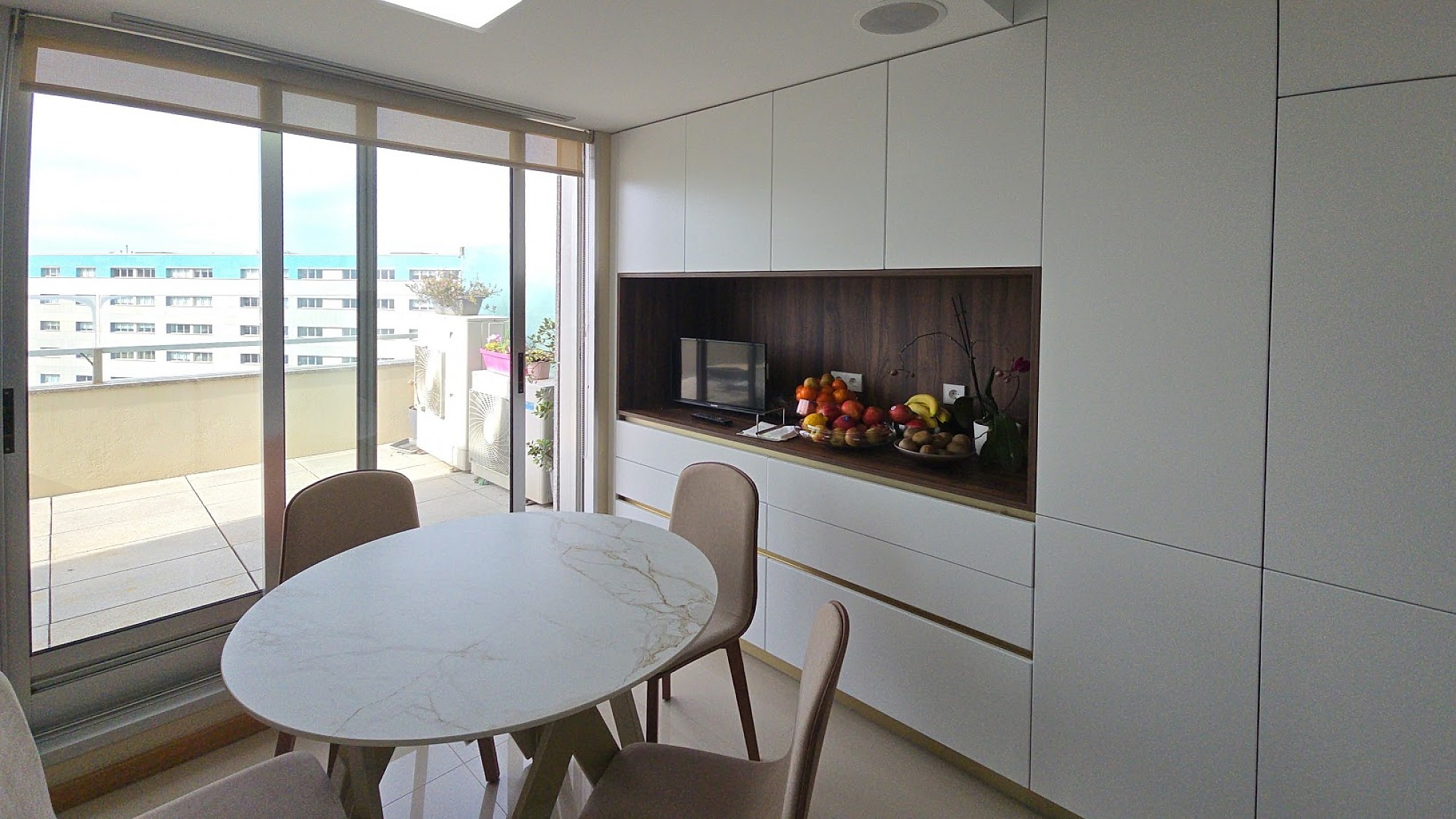 i9cozinhas_-_calpe_blanco_mate_y_valentina_con_encimera_dekton_entzo_2.-pim2-2000_q