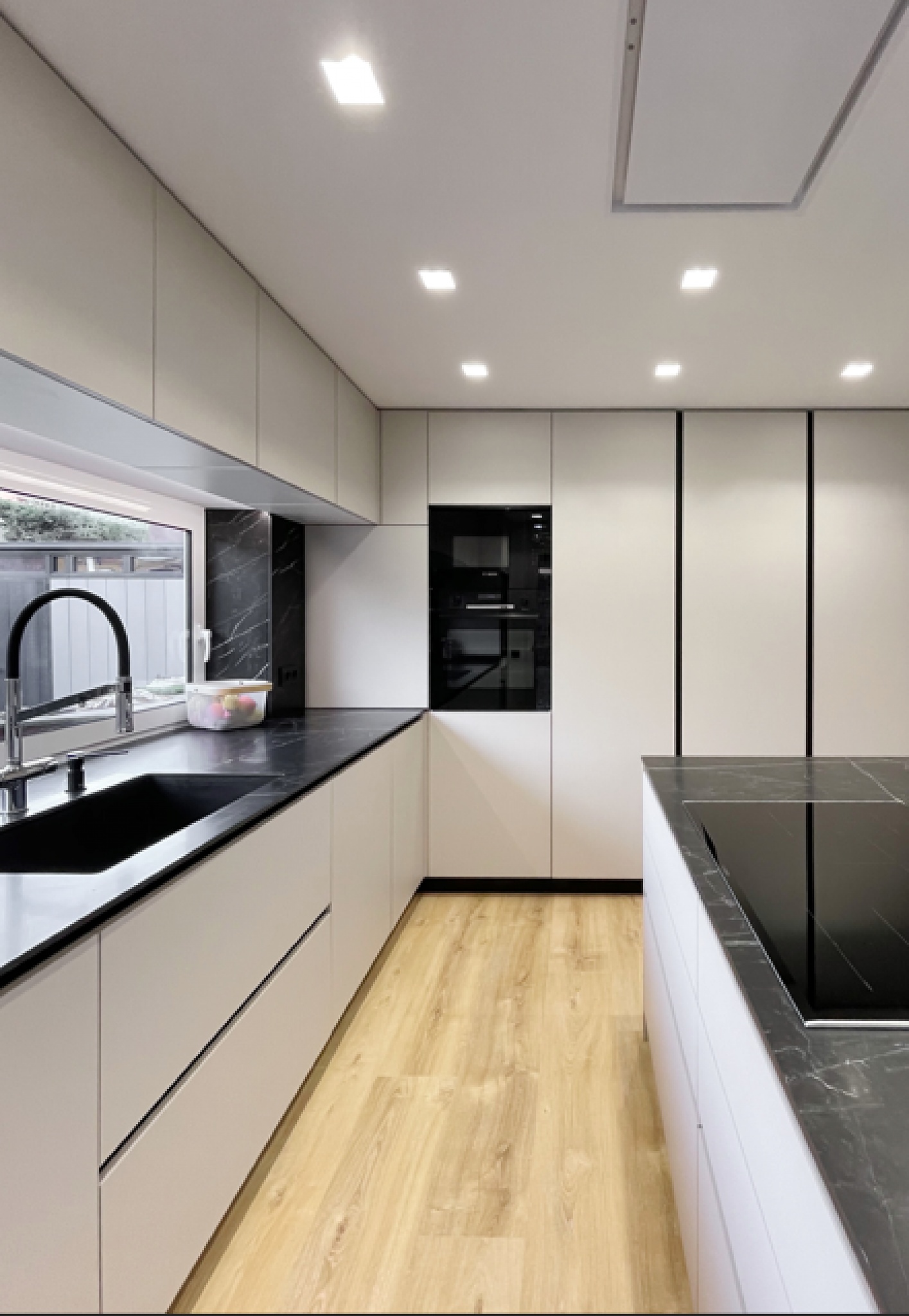 Suelo vinílico o laminado para la cocina: comparativa definitiva