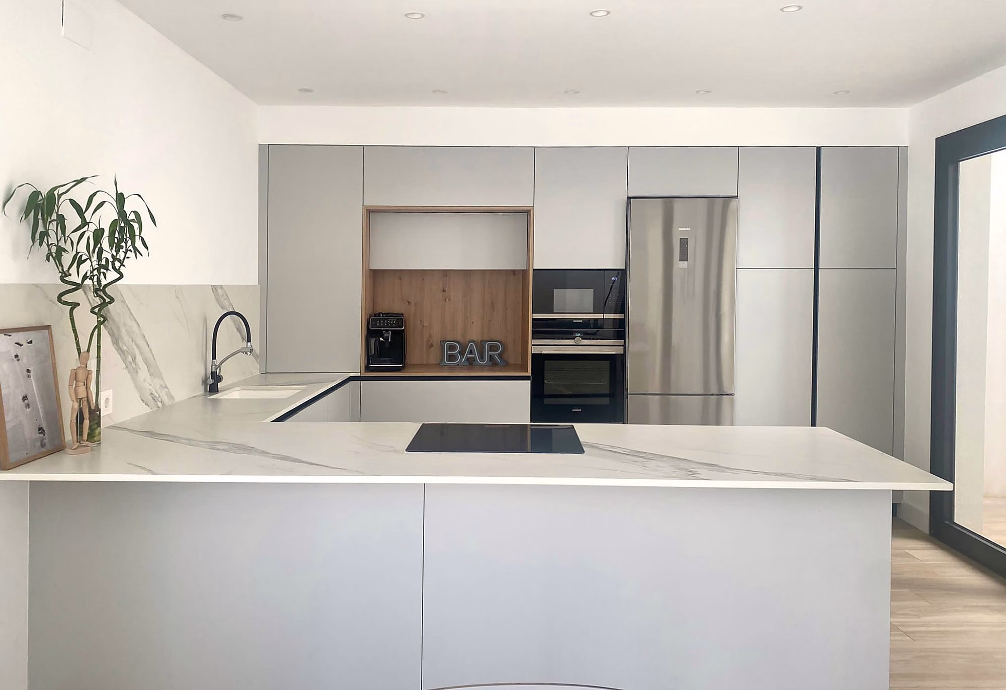 rivas_sanchez_carpinteros_-_berlin_gris_perla_y_amazonas_3-1.-pim2-2000_q