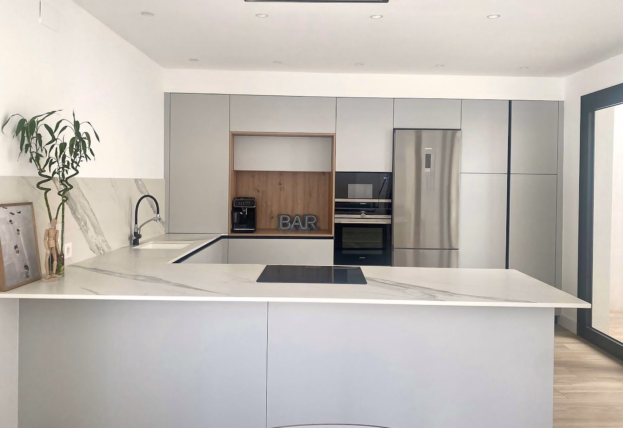 rivas_sanchez_carpinteros_-_berlin_gris_perla_y_amazonas_3.-pim2-2000_q